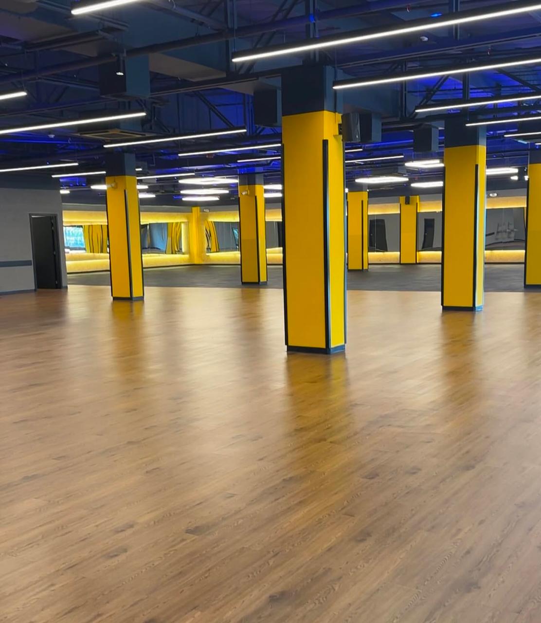 Instalación de piso vinílico en proyecto de restaurante, SBP INSTALACIONES SAS.